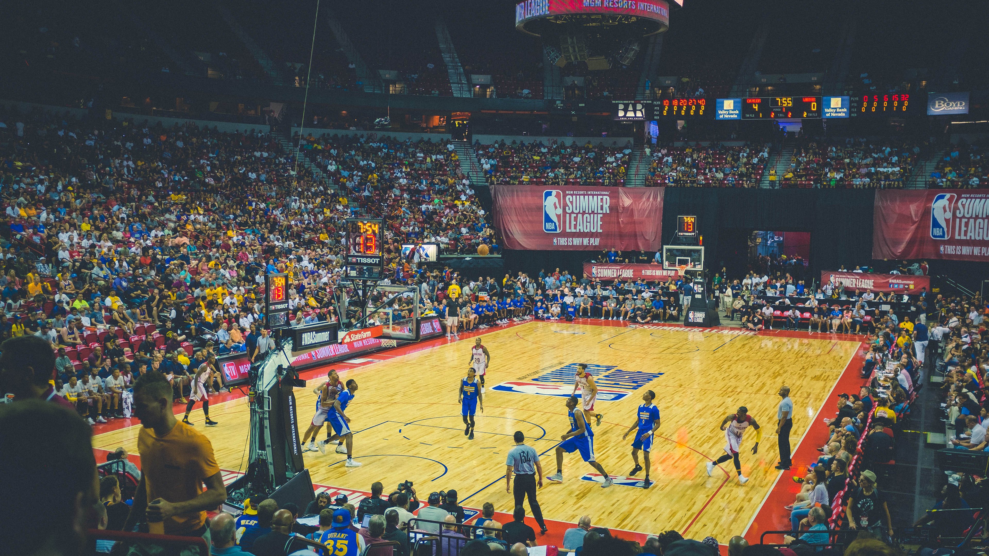 猛龙队主场失利，面临东部竞争压力，猛龙队的主场在哪里